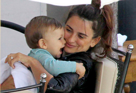 Javier Bardem and Penelope Cruz Take Little Leo Out For A Spaghetti Lunch!
